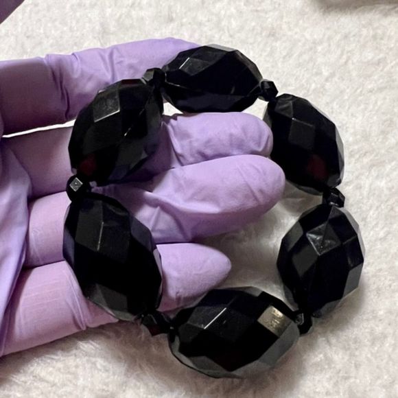 VTG 80s Black Plastic Faceted Chunky Bead Elastic Bracelet - Picture 3 of 6